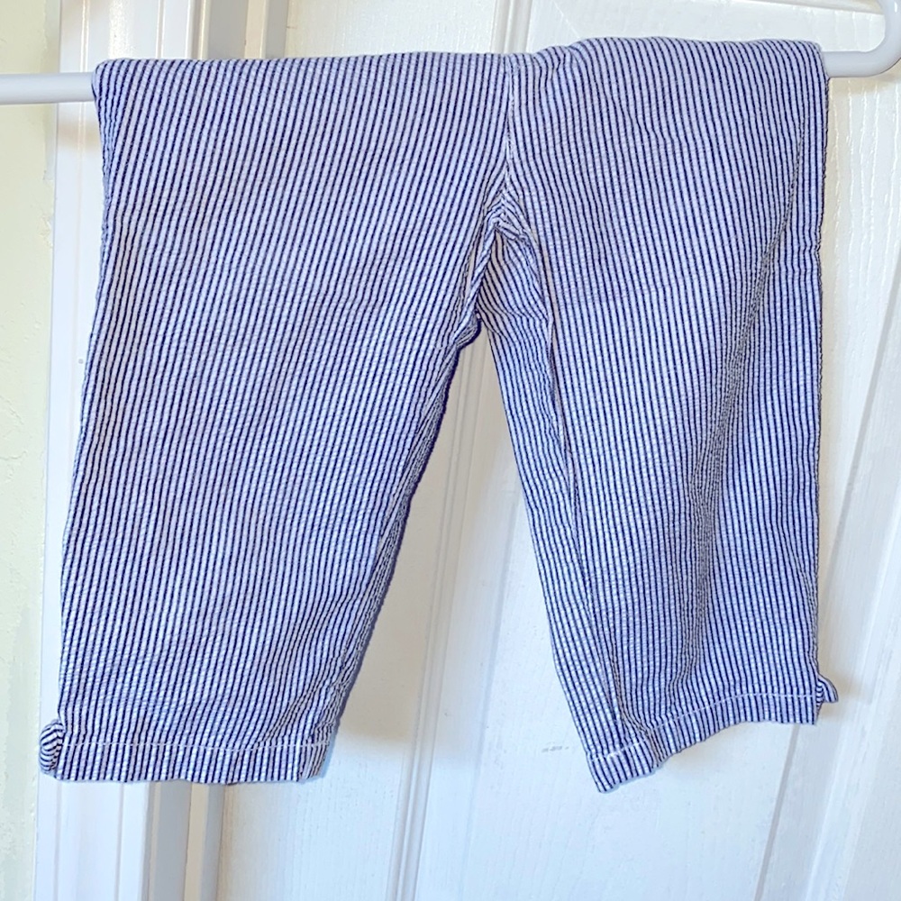 Capri seersucker pants. Part of a set